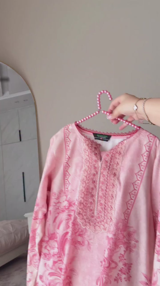 Elegant Pastel Pink Embroidered Et