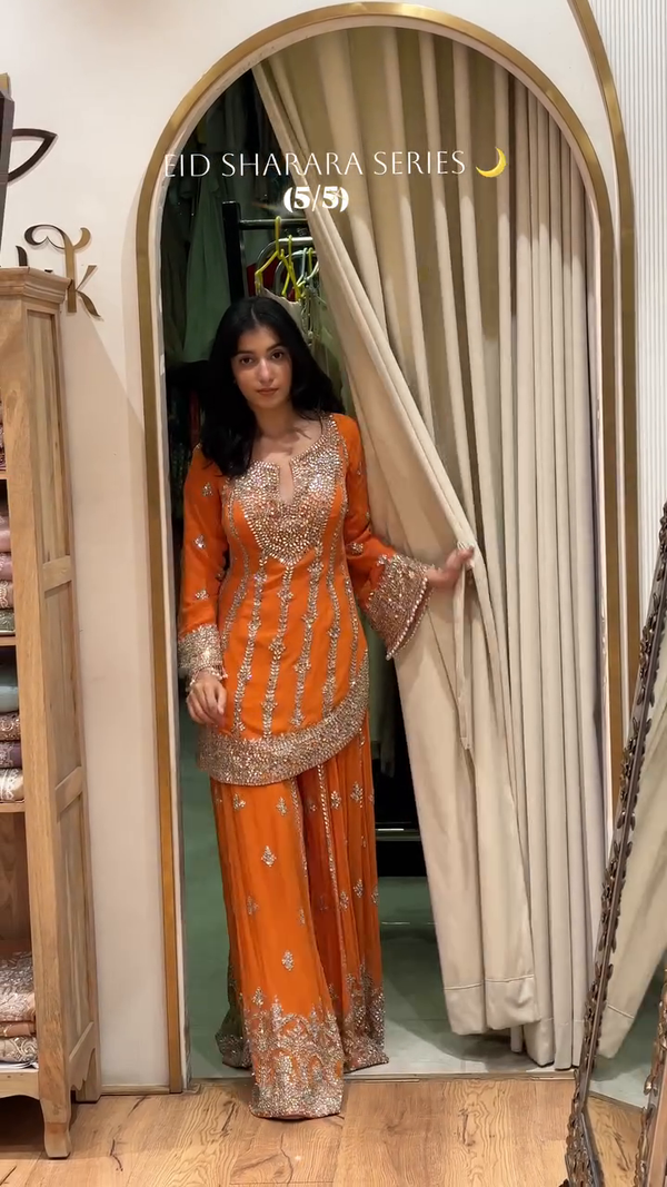 Elegant Women’s Floral Print A-Line Dress with V-Neck and Flowy Sleeves